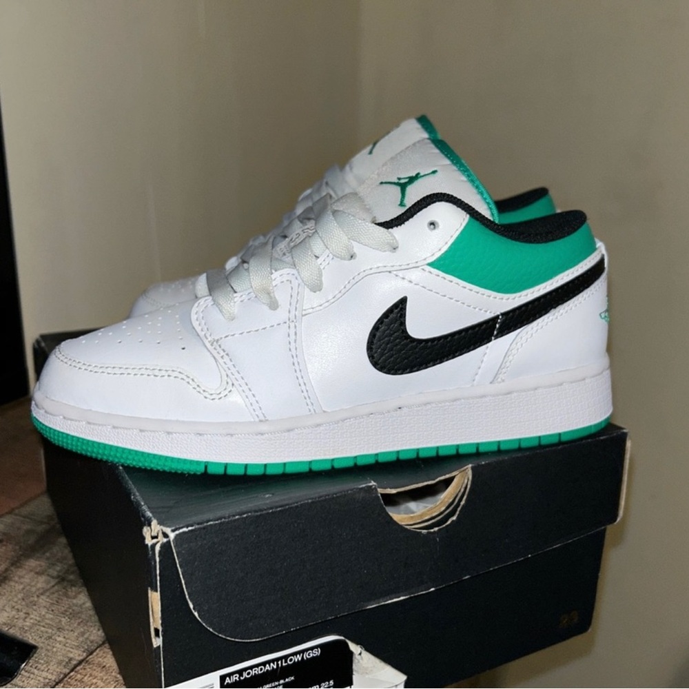 Low top air Jordan 1 size 3.5y